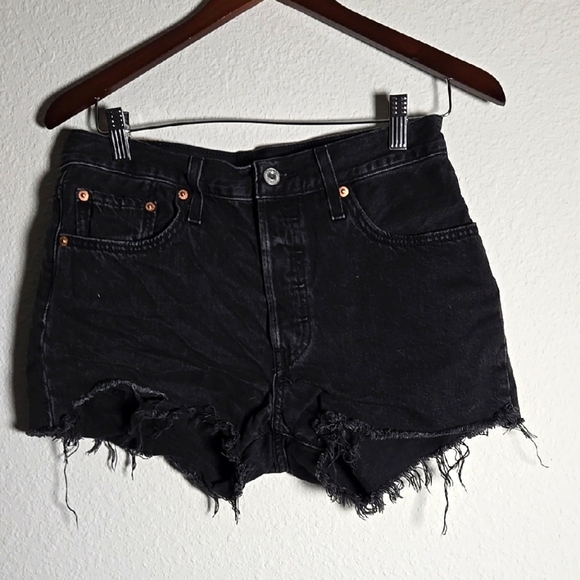 Levi's 501 Black Denim Button Fly Raw Hem Distressed Women's Casual Shorts 28 - Picture 1 of 6